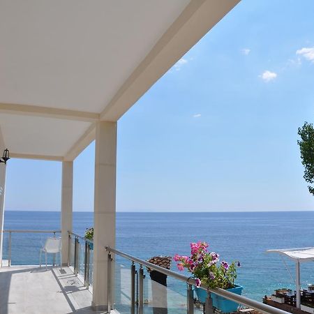 Guesthouse Riviera "Xh&M" เดอร์มี ภายนอก รูปภาพ