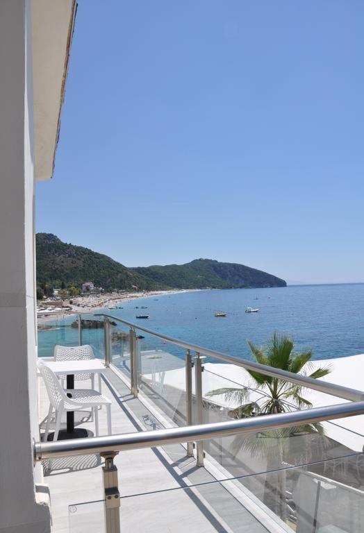 Guesthouse Riviera "Xh&M" เดอร์มี ภายนอก รูปภาพ