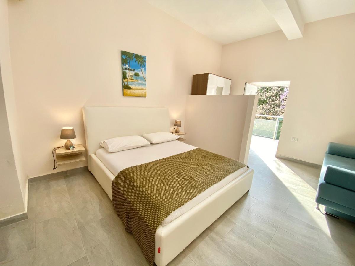 Guesthouse Riviera "Xh&M" เดอร์มี ภายนอก รูปภาพ